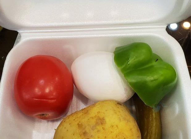 عکس عجیب و شوکه‌کننده از وعده غذایی یک پزشک اورژانس