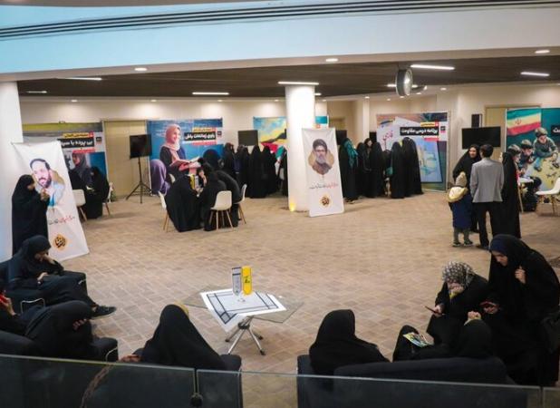 نمایشگاه آثار هنری دانش آموزان برای سرباز مقاومت