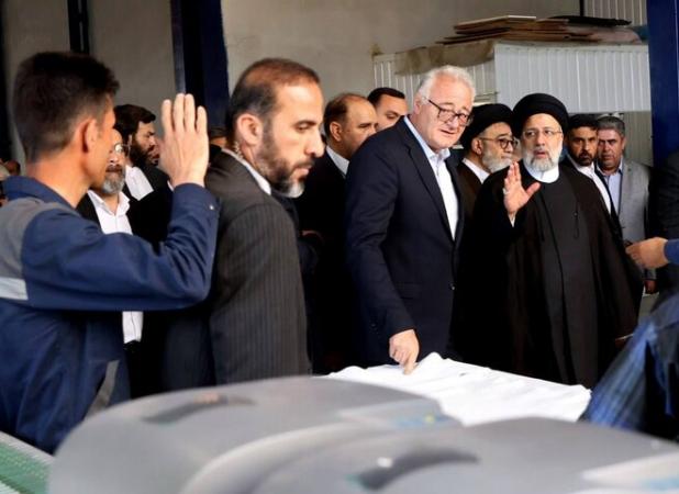 بازدید رئیس جمهور از چرمشهر تبریز و گفتگو با کارگران