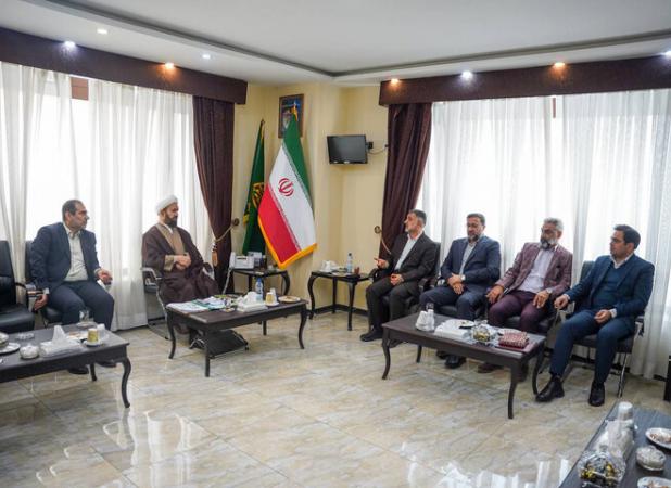 دیدار رئیس فدراسیون زورخانه‌ای و کشتی پهلوانی با تولیت حرم شاهچراغ(ع)