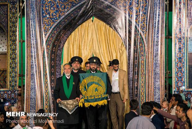 استقبال از پرچم متبرک رضوی در فرودگاه کرمانشاه
