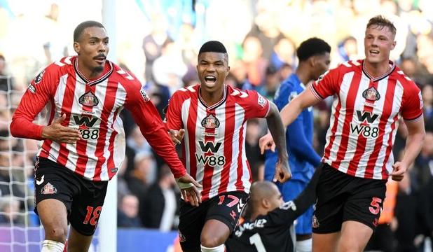 طلوع گربه‌های سیاه/ از چمپیونشیپ تا صدر لیگ برتر تنها در ۱۲ ماه