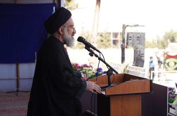 آیت الله خاتمی: پاسخ ملت ایران به آمریکا، جز مقاومت نیست