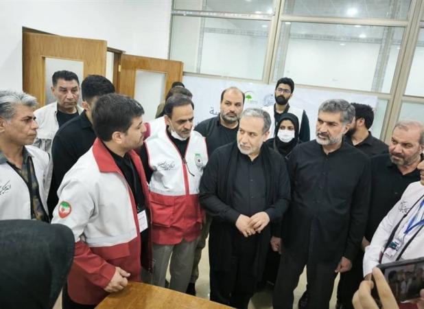 بازدید عراقچی از میز مشترک خدمت سرکنسولگری ایران در نجف اشرف