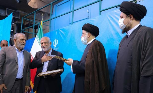 تجلیل رئیس جمهور از جهادگران نمونه و جهادگران آسمانی