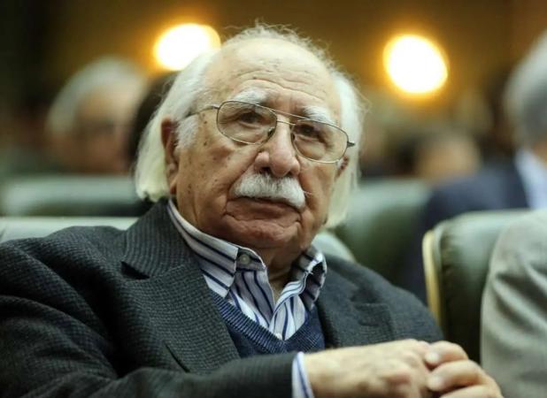 فتح‌الله مجتبایی: آدم از کتاب‌های درسی خجالت می‌کشد!