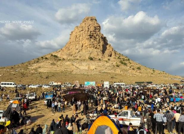 برگزاری جشن سنتی آش شیر در دامنه کوه پاریز سیرجان