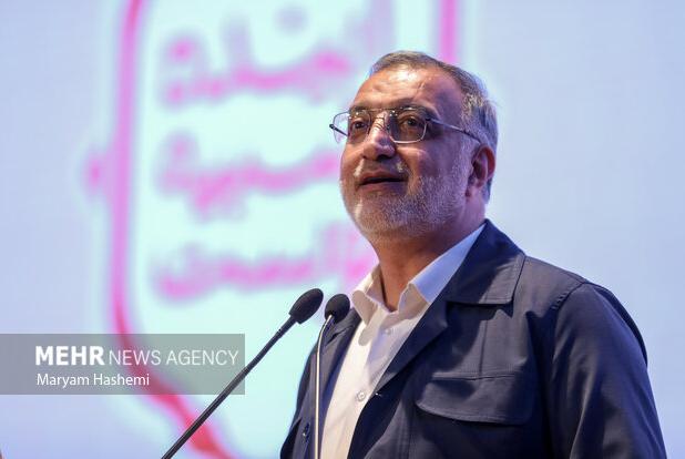 دشمن با جنگ ترکیبی قصد دارد کارآمدی مدیران را زیر سوال می برد