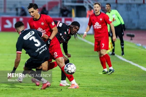 تراکتور مسلط به بازی با پرسپولیس بود/ نباید تشویق‌ها لطمه بزند