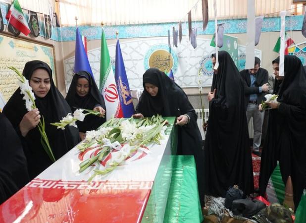 استقبال امدادگران کمیته امداد فارس از پیکر شهید گمنام عملیات والفجر ۳