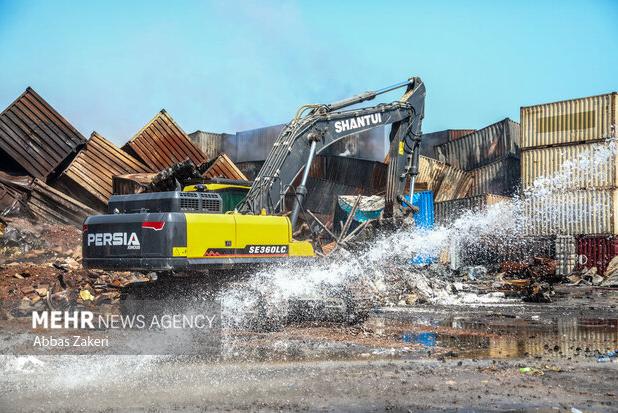 روایت مهر از محتویات کانتیرهای سوخته در بندر شهید رجایی