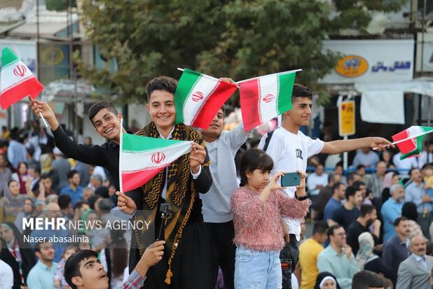 دهه نودی‌ها با عشق در مهمانی امت احمد حضور دارند