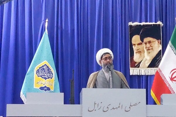 امام جمعه زابل: عدم پاسخ به مطالبات مردم ظلم به خون شهداست
