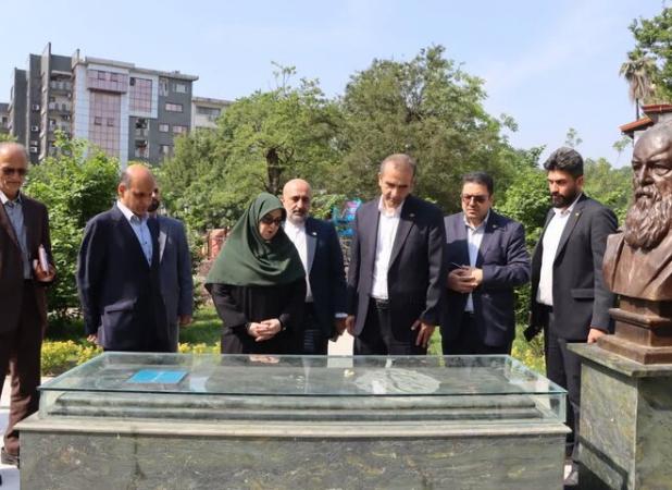 ادای احترام سخنگوی دولت به هوشنگ ابتهاج