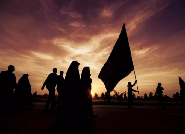 توزیع هدایای اربعین حسینی بین زائران بوشهری