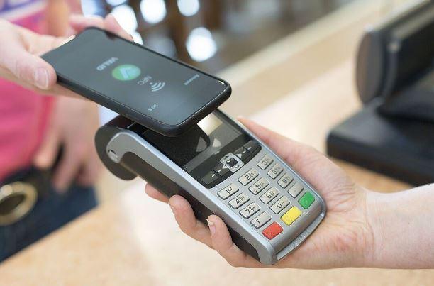 پرداخت با گوشی موبایل به جای کارت بانکی