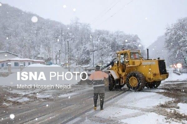 آماده‌باش کامل راهداری ازنا در طرح زمستانه/ دپوی ۲۵۰۰ تن شن و نمک در محورهای مواصلاتی