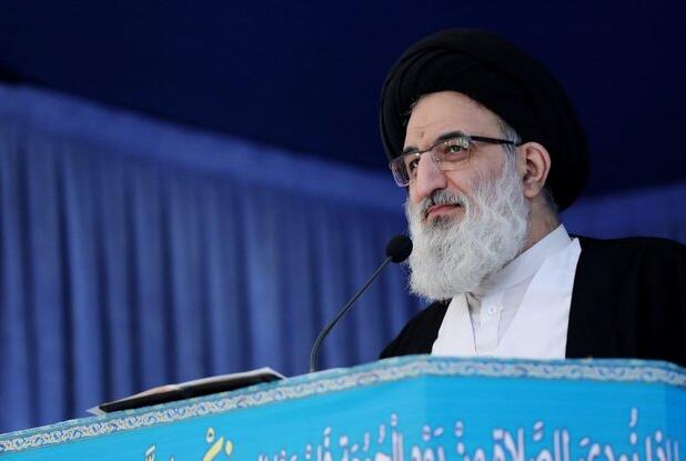 امام (ره) لحظه‌ای از حمایت مستضعفان جهان دست برنداشتند