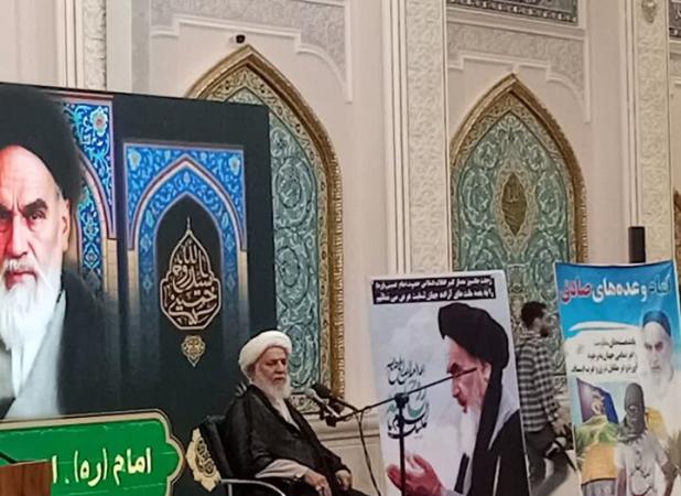 امام راحل اعتبار ابرقدرت‌ها را از سکه انداخت
