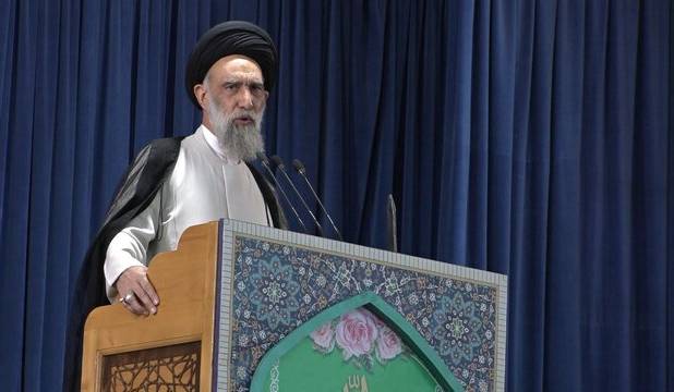امام‌جمعه موقت اصفهان: مردم ایران مقتدرانه پای نظام و کشور خود ایستاده‌اند