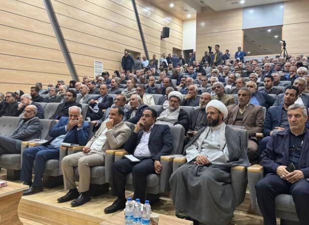 یادواره شهدای غواص لشکر ۴۱ ثارالله در زرند برگزار شد