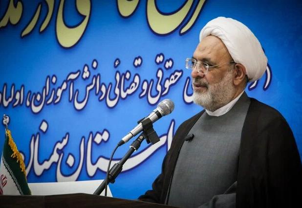 لزوم توسعه فرهنگ حقوقی در بین دانش‌آموزان