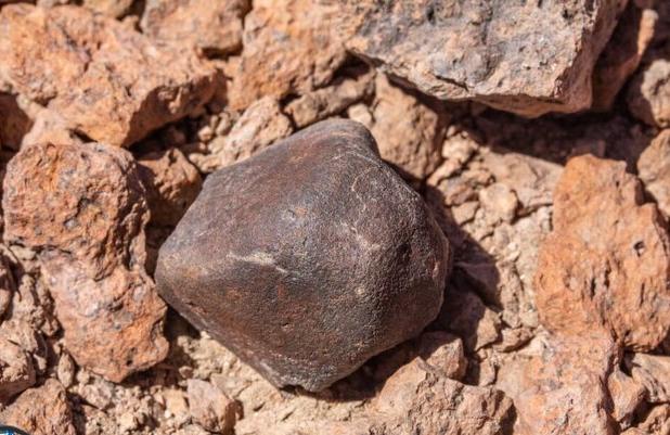 اهدای شهاب‌سنگ نادر به موزه نراق