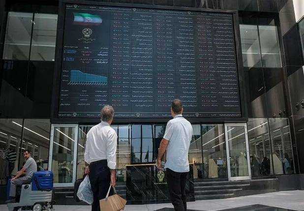 خروج روزانه حدود ۱۳۰ هزار میلیارد تومان نقدینگی از بازار سرمایه