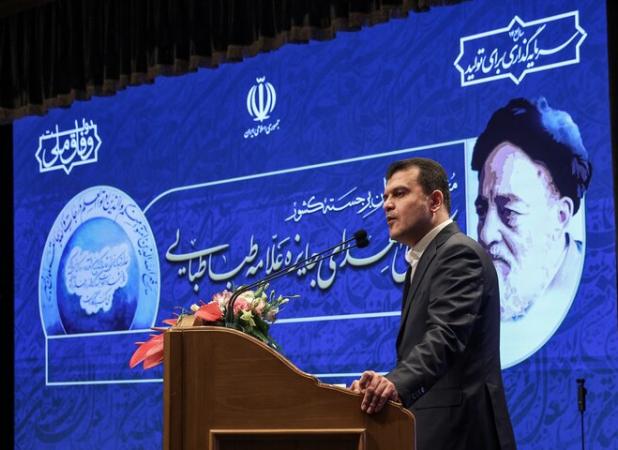 افشین: تجلیل از استادان برجسته، تجلیل از عقلانیت و اخلاق علمی است