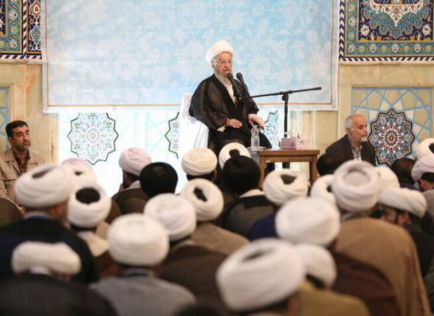 آیت‌الله مکارم شیرازی: نباید امروز در برابر فناوری‌های جدید بایستیم