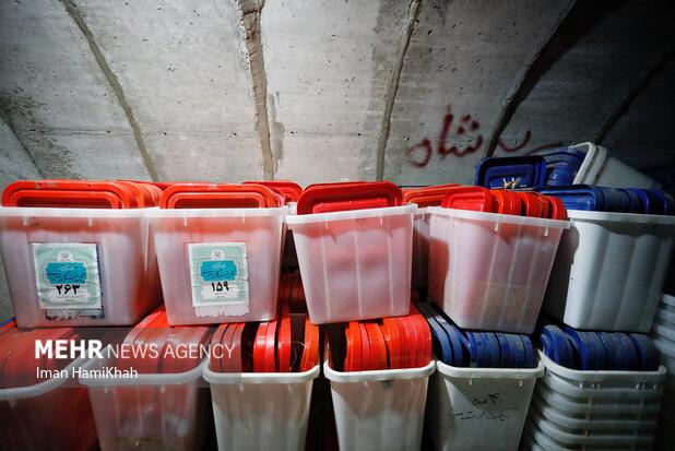 صندوق اخذ رای سیار در بین عشایر شهرستان سمیرم