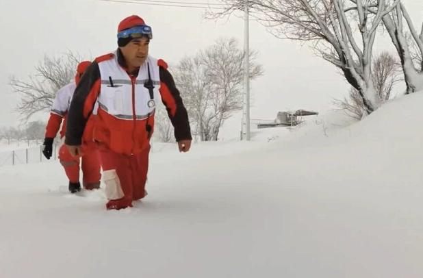 ۱۴ نفر گرفتار در برف سردشت پس از ۷ ساعت عملیات نجات یافتند