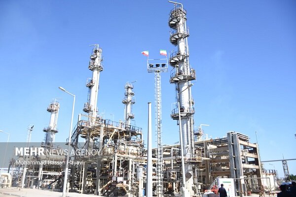 پالایشگاه های کشور مشغول فعالیت هستند
