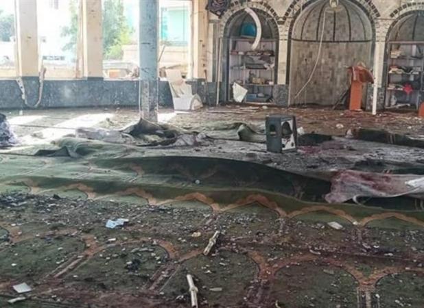 داعش مسئولیت حمله به مسجد شیعیان «قندوز» را بر عهده گرفت/ طالبان وعده مجازات عاملان انفجار را داد