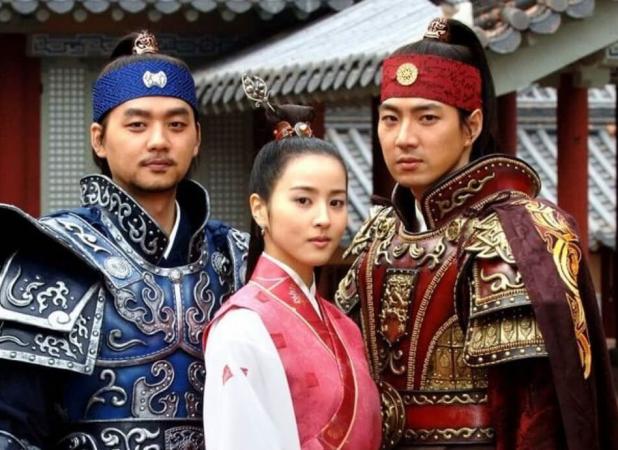 عکس کریسمسی بازیگر جومونگ در آستانه سال نو