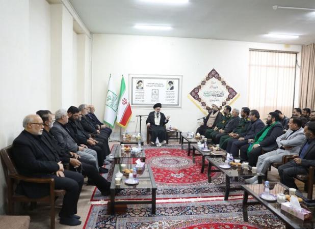 مداحان در ایجاد پیوند میان مردم و مکتب اهل بیت(ع) وظیفه دارند