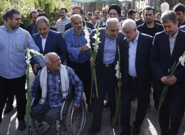تجدیدمیثاق معاون رئیس‌جمهور با شهدا در گلستان شهدای اصفهان