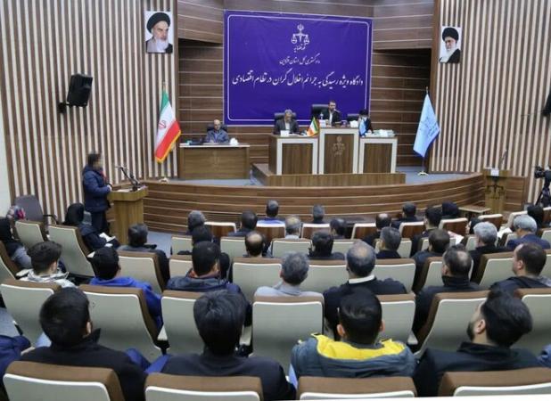 ماجرای تحویل چند کیف رمزدار و ظروف طلا به یک کارمند بانک
