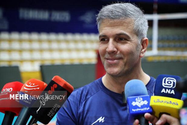 مومنی مقدم:لیگ والیبال را می‌توانستند به تعویق نندازند/تیم جوانی داریم
