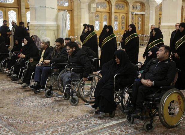 اهدای ۹ دستگاه ویلچر برقی توسط آستان قدس رضوی به توان‌یابان قم