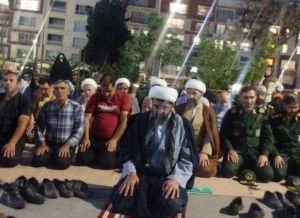 اقامه نماز در محل مهمانی کیلومتری غدیر در بجنورد