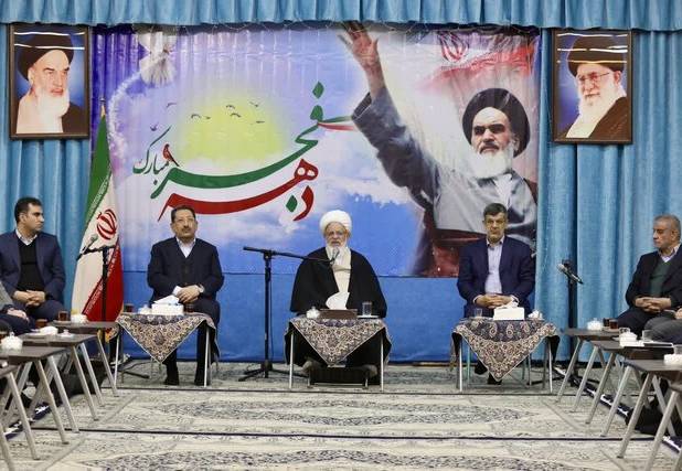 صنایع و معادن کشور خودکفایی را مورد اهتمام داشته باشند