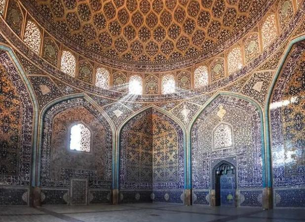رمز و راز نور در معماری اصفهان؛ از روایت‌گری عرفان تا معنا