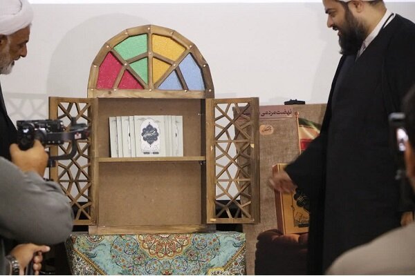 آیین رونمایی از کتاب ارزشمند "هزار سنگر" برگزار شد