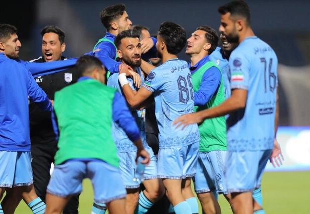 چادرملو صدرنشین شد، پرسپولیس به کورس بازگشت