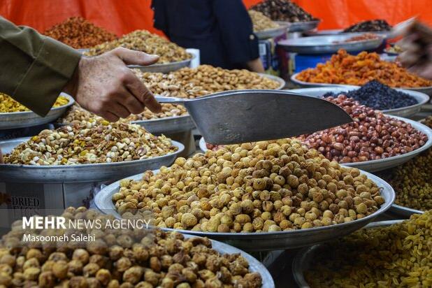 نمایشگاه عرضه کالاهای اساسی و سوغات استان‌ها در بندرعباس