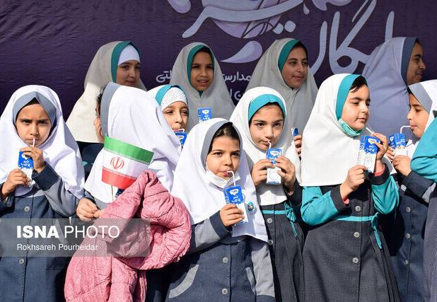 آغاز برنامه توزیع شیر رایگان در مدارس ابتدایی فارس