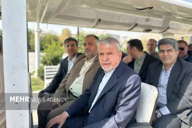 بازدید وزیر میراث فرهنگی از دریاچه شهدای خلیج فارس