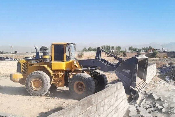 تخریب ساخت و ساز غیرمجاز در مزارع چمستان