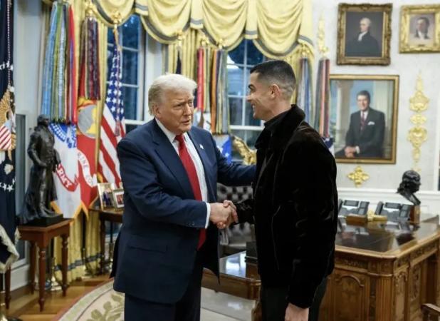 وقتی ترامپ در مقابل چشم رونالدو روپایی می‌زند!